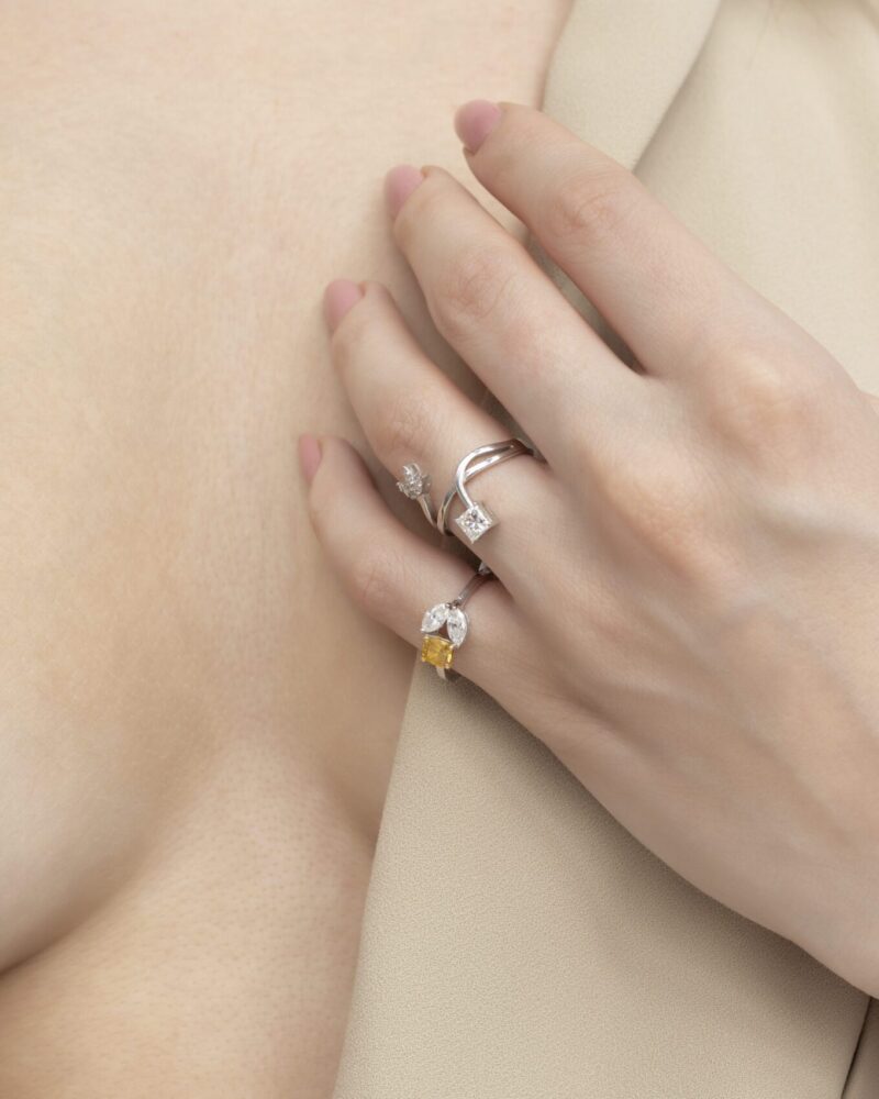Classic Diamond Ring with Princess - Image 2