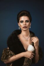Classic Diamond Necklace with fancy yellow - Image 2