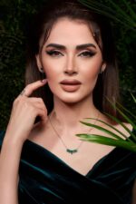 Classic Diamond Necklace with Emerald - Image 2