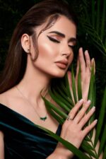 Classic Diamond Necklace with Emerald - Image 3