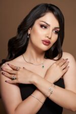 Classic Diamond Bracelet with Emerald - Image 2